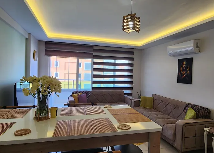 Seaside Market Retreat: Mahmutlar Apartment *