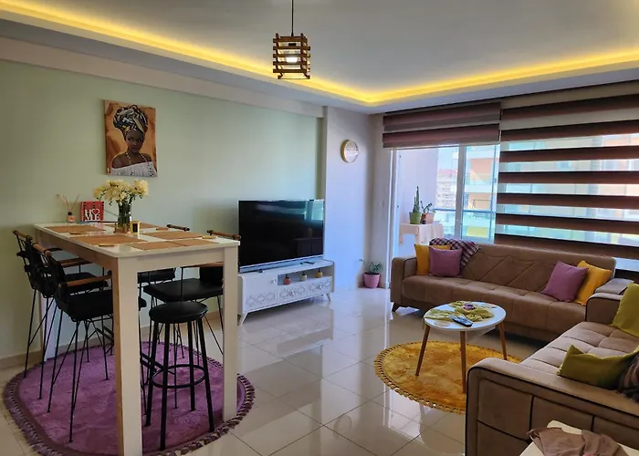 Seaside Market Retreat: Mahmutlar Apartment Alanya