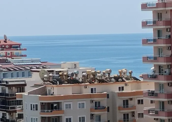 Seaside Market Retreat: Mahmutlar Apartment *